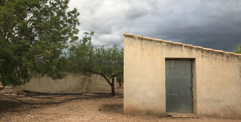 finca rustica con casa de campo y balsa