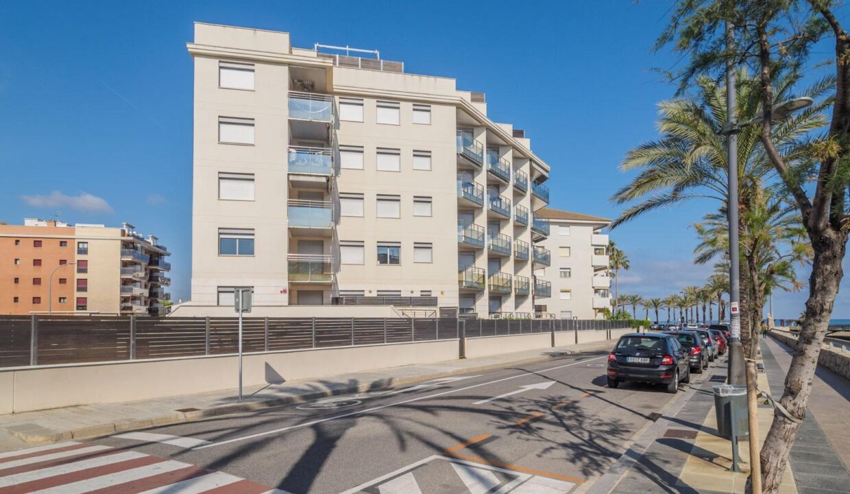 planta baja con jardín y vistas al mar en la playa de Calafell_2