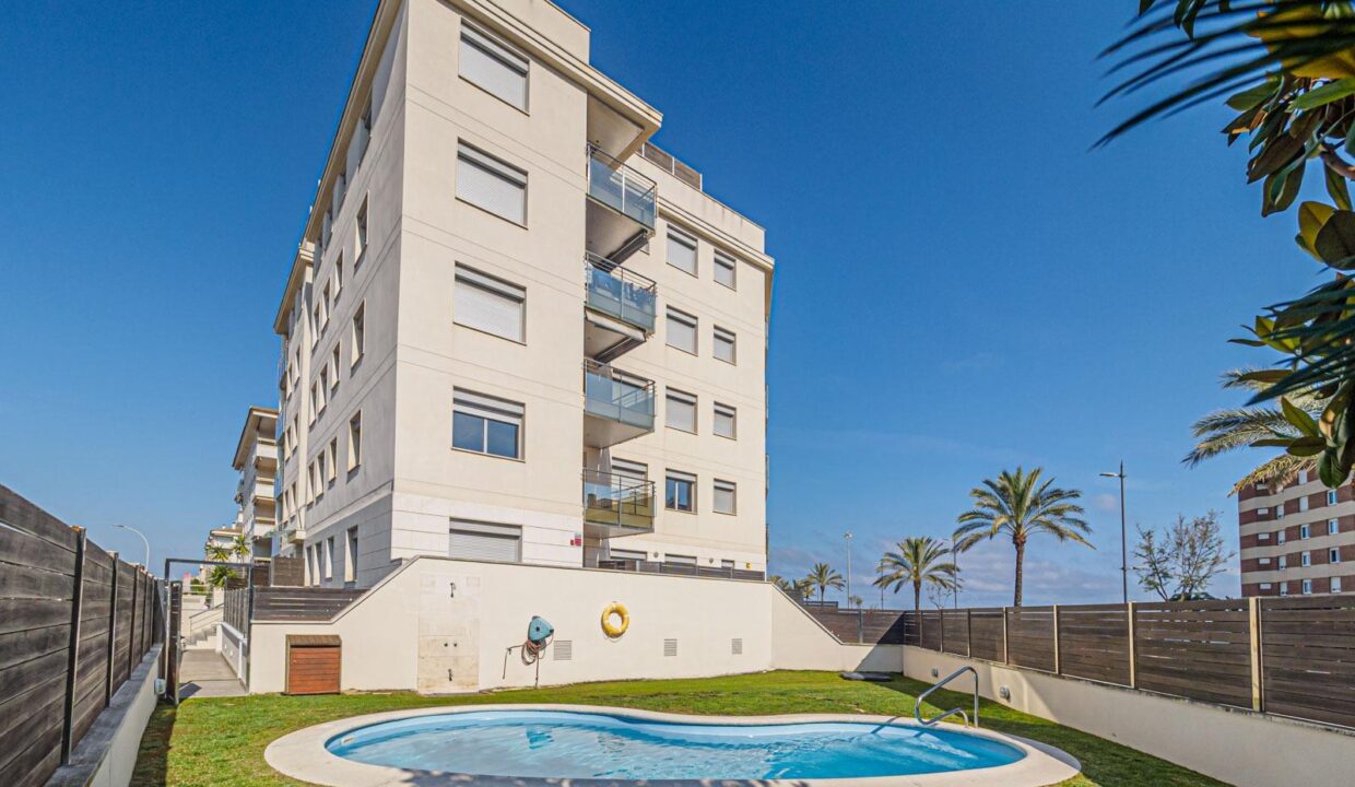 planta baja con jardín y vistas al mar en la playa de Calafell_1