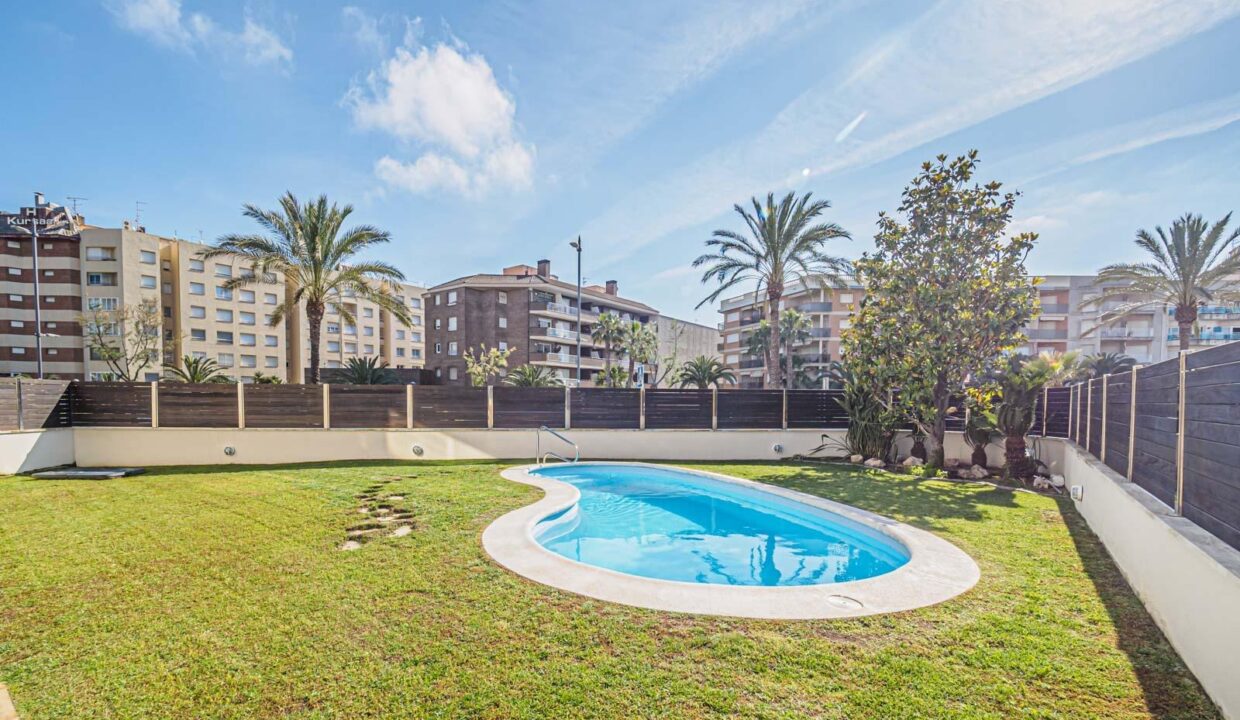 planta baja con jardín y vistas al mar en la playa de Calafell_3