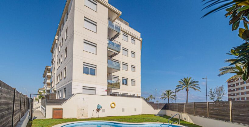 planta baja con jardín y vistas al mar en la playa de Calafell_1