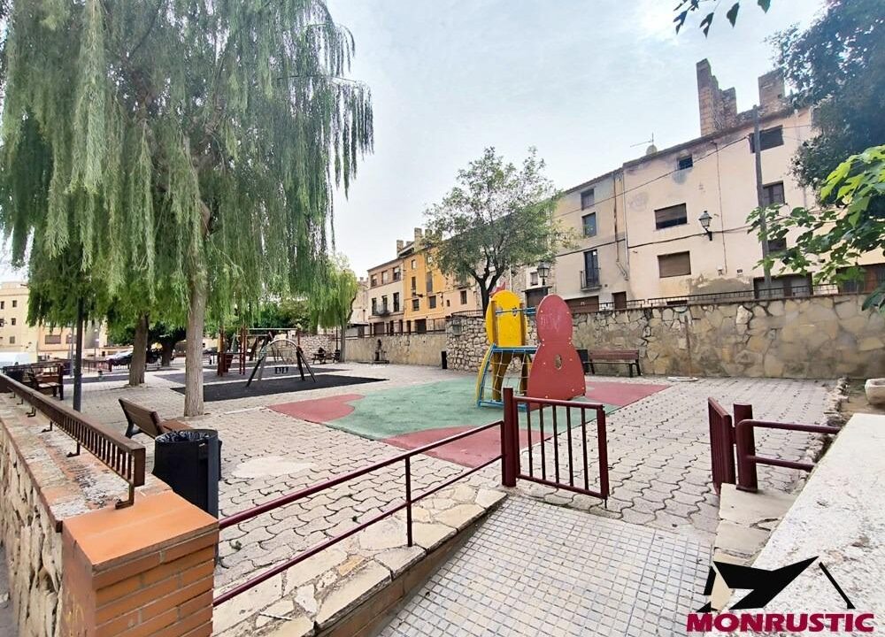 ¡Atención a los amantes del encanto medieval!  FANTASTICA CASA EN VENTA EN MONTBLANC_3