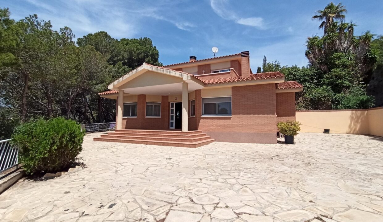 ¡Descubre el hogar de tus sueños en Castellvell del Camp!_1