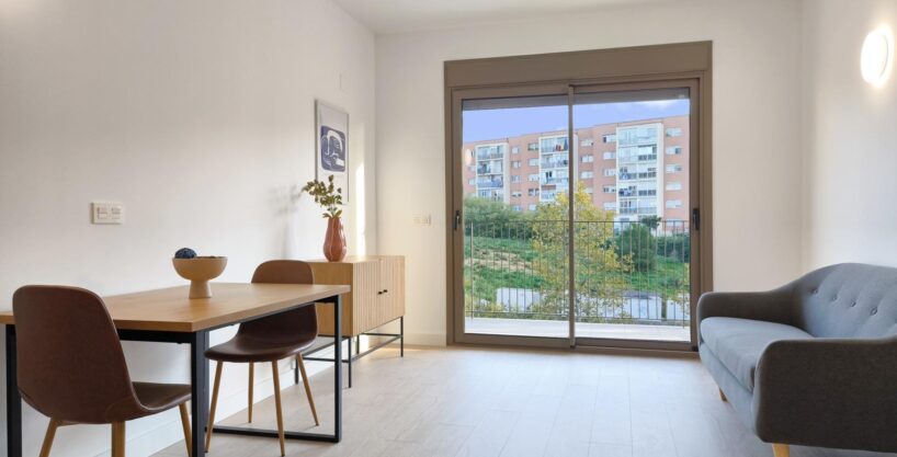 ¡Estrena tu nuevo hogar en Tarragona! Moderno piso de 2 habitaciones con terraza soleada._1