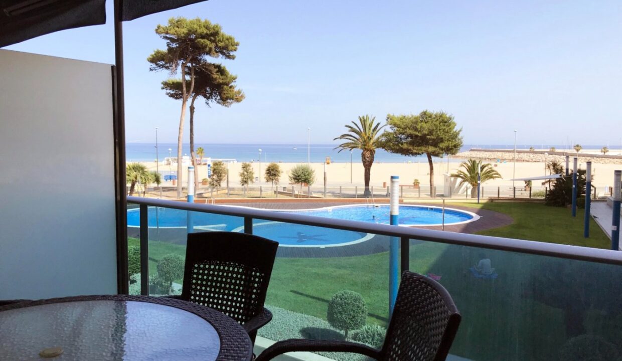 ¡Excepcional Vivienda Frente al Mar en Torredembarra!_2