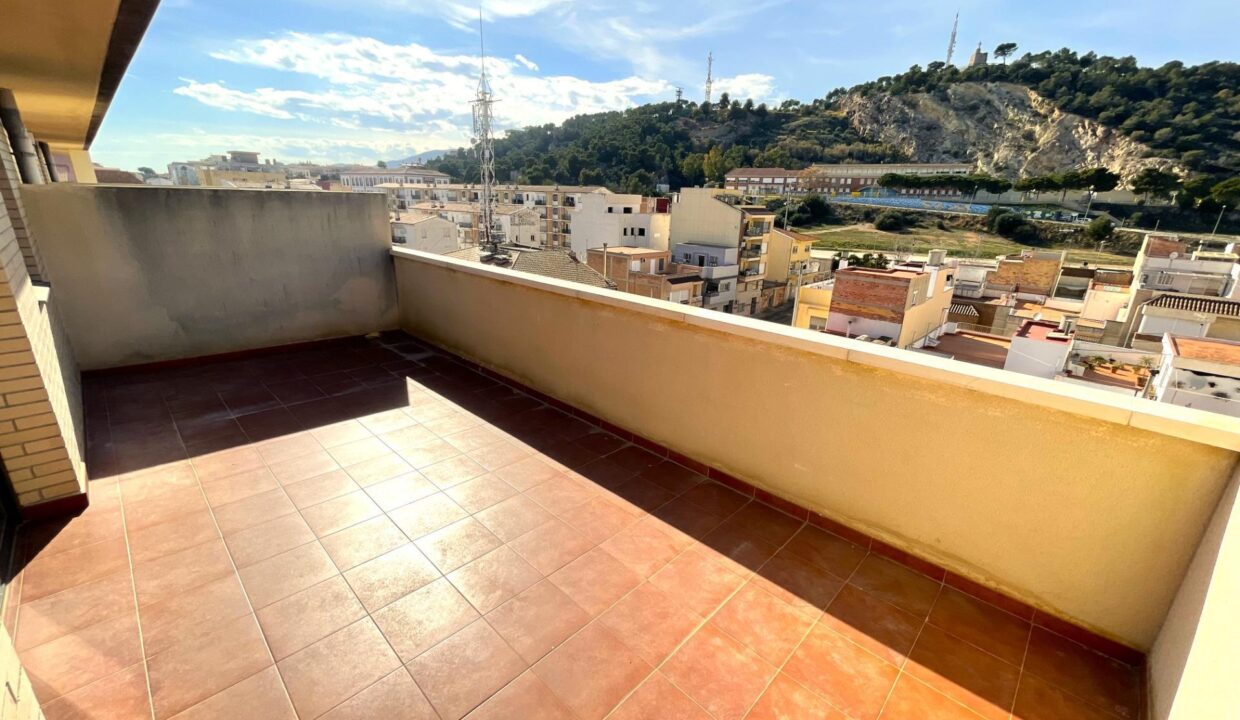 ¡Oportunidad única! Ático en La Ràpita con Gran Terraza y Vistas Despejadas_1