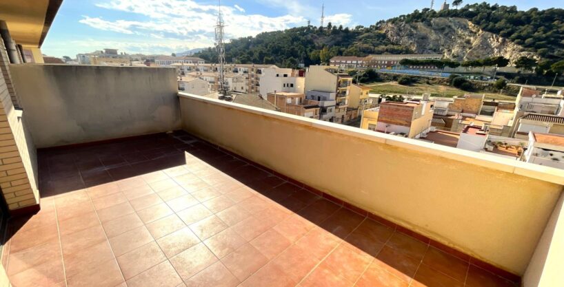 ¡Oportunidad única! Ático en La Ràpita con Gran Terraza y Vistas Despejadas_1