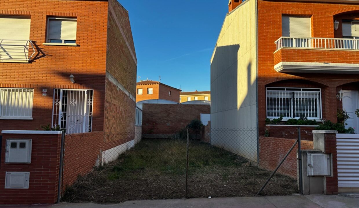 ¡Oportunidad única!   Se vende parcela de 120 m² en la exclusiva zona del Sindicat de Calafell._2