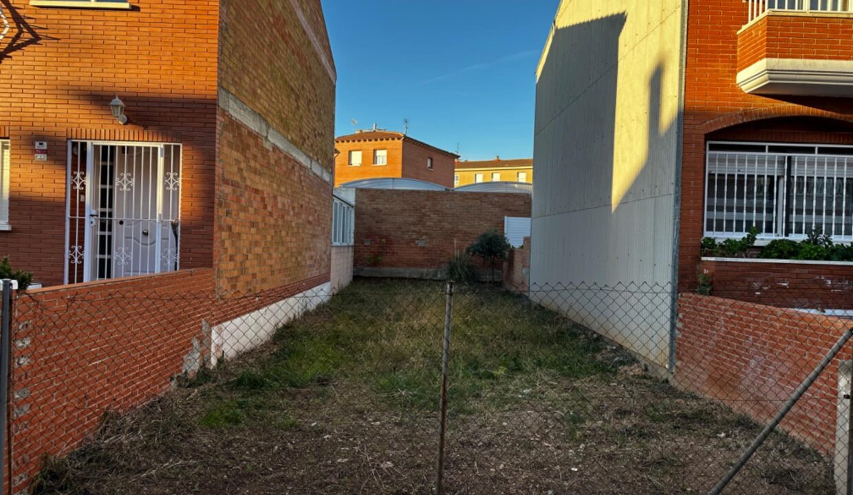 ¡Oportunidad única!   Se vende parcela de 120 m² en la exclusiva zona del Sindicat de Calafell._1