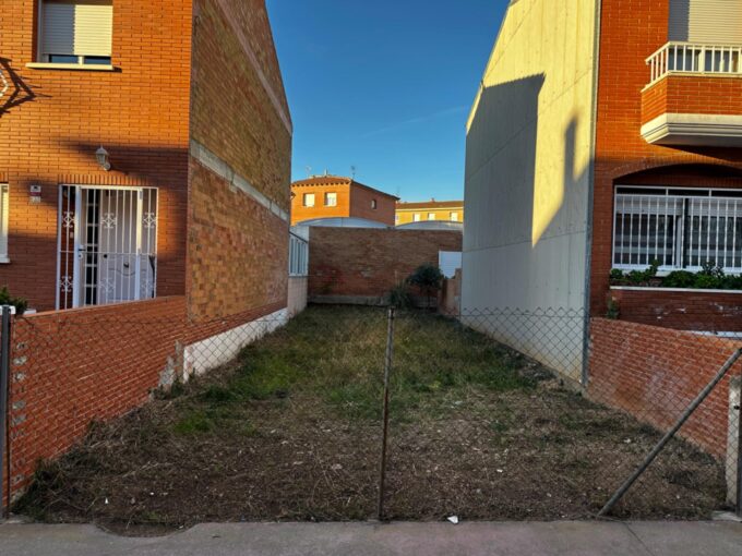 ¡Oportunidad única!   Se vende parcela de 120 m² en la exclusiva zona del Sindicat de Calafell._1