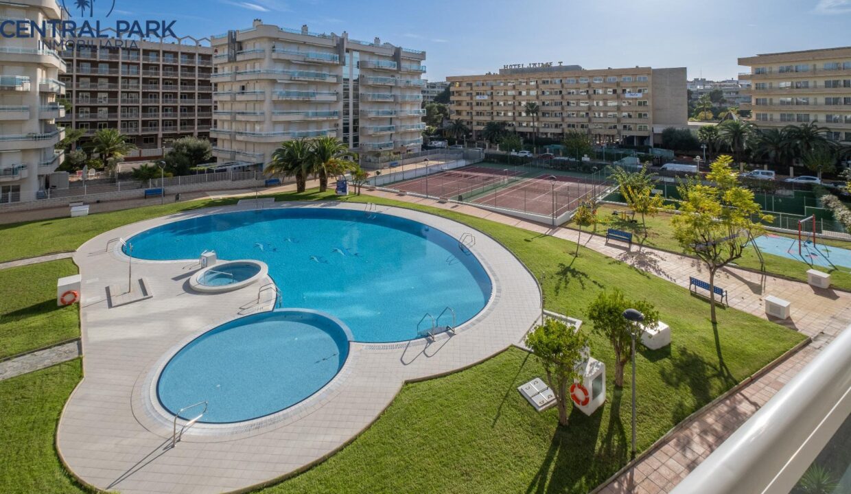 Apartamento y parking en precioso recinto