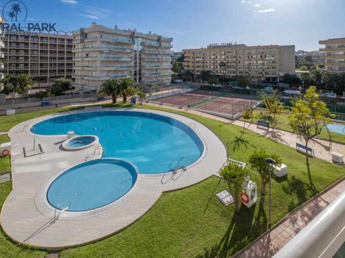 Apartamento y parking en precioso recinto