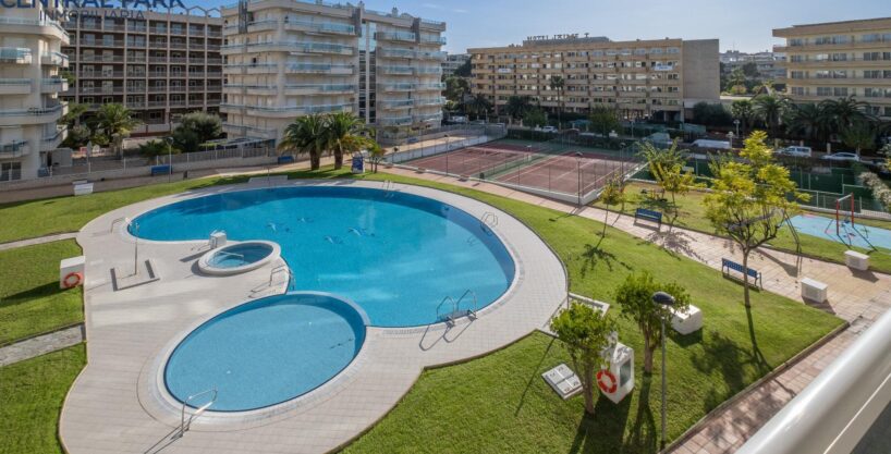 Apartamento y parking en precioso recinto