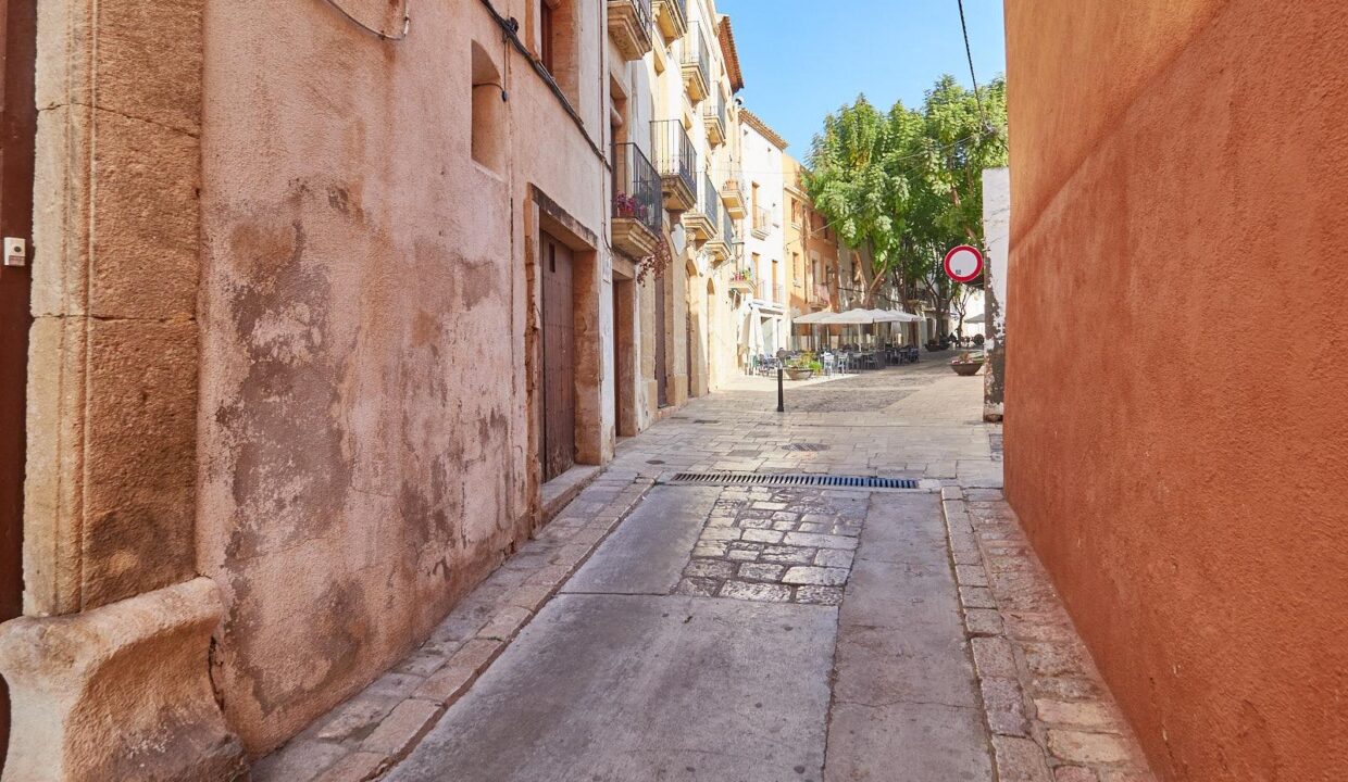 CASA ADOSADA EN EL CENTRO DE TORRREDEMBARRA_5