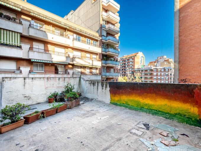 CASA/TERRENO EN SANTS_1