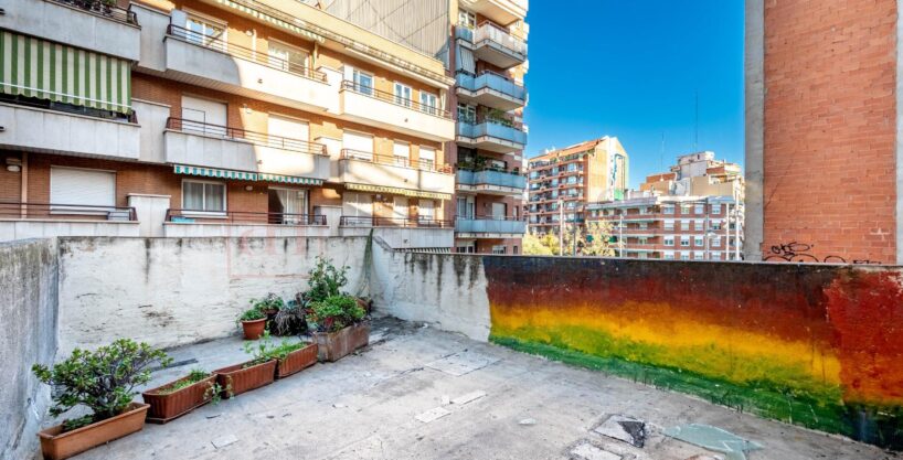 CASA/TERRENO EN SANTS_1