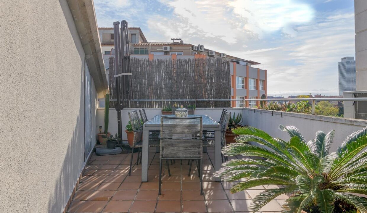 ESPECTACULAR ATICO TRIPLEX CON TERRAZA Y PISCINA_5