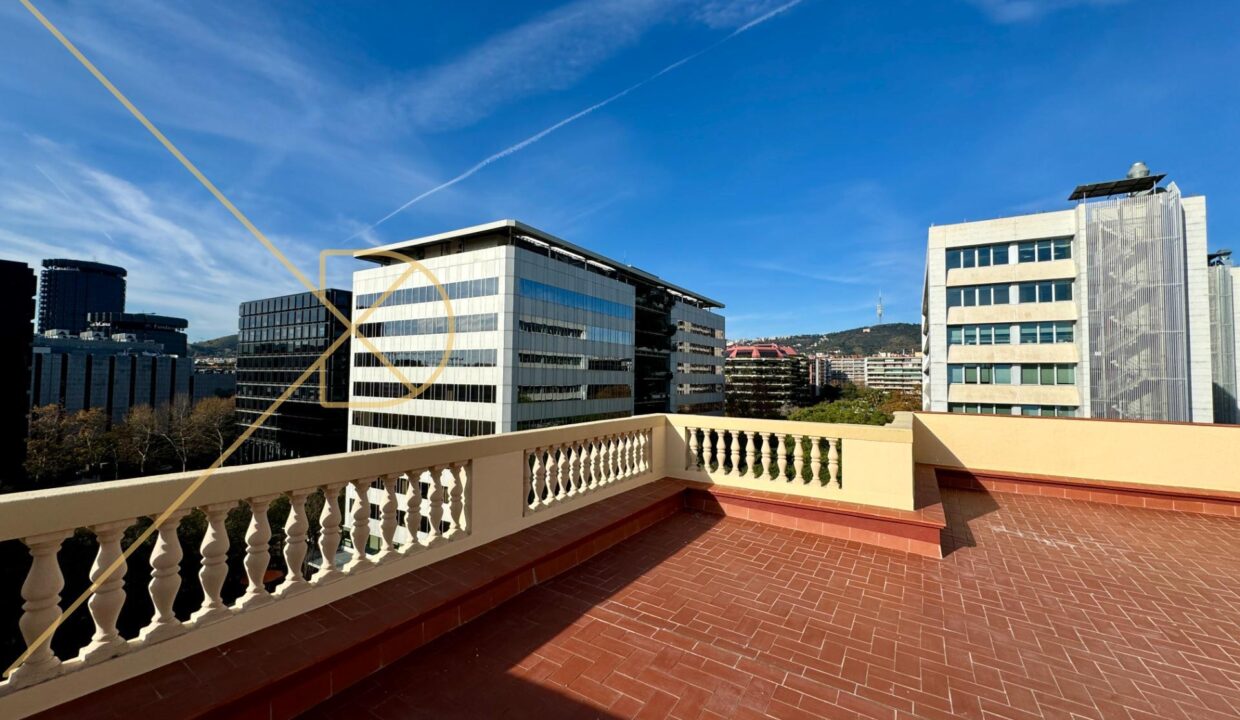 Impresionante ático de 140 m2 más 200 m2 de terrazas ubicado en la Illa Diagonal. Les Corts_3