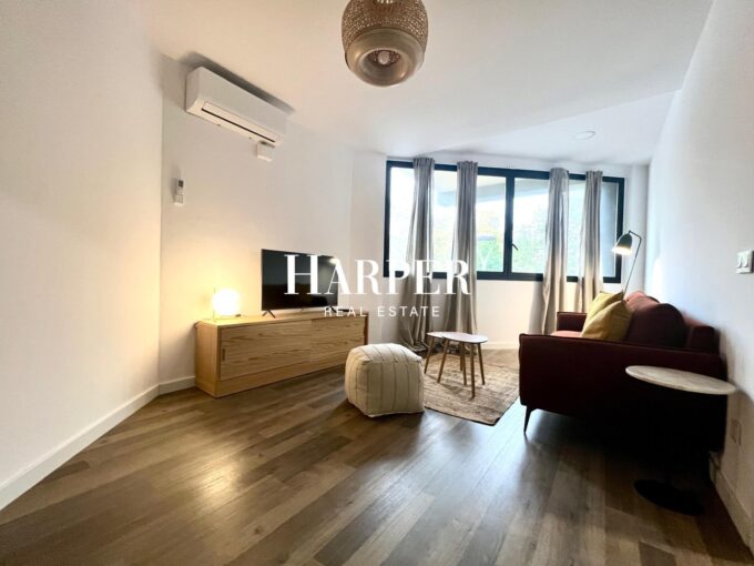 Impressive Renovated Apartment with 2 Double Bedrooms