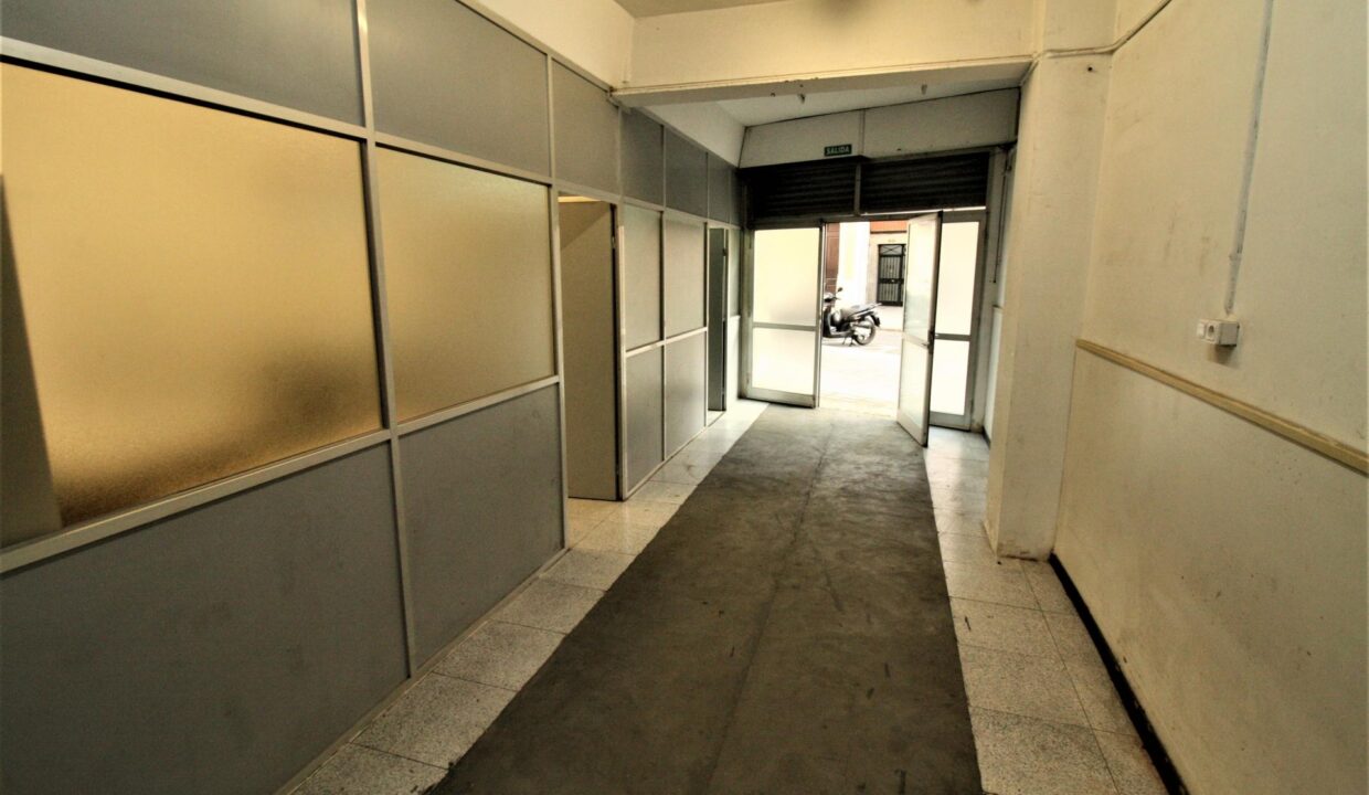 Local comercial Barcelona Sant Martí / El Camp de l'Arpa Venta 01042402