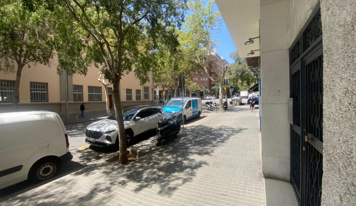 Local comercial en venta calle Dos de Maig 238