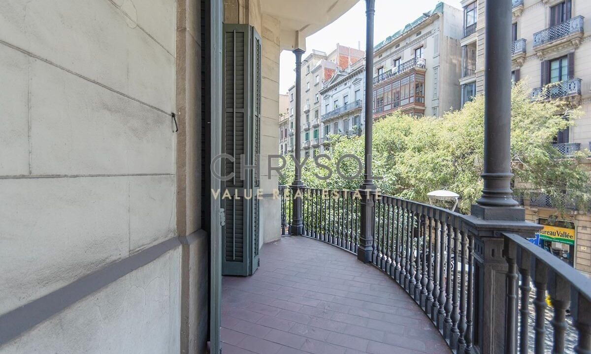 PISO SEÑORIAL EN PAU CLARIS CON 4 BALCONES_2