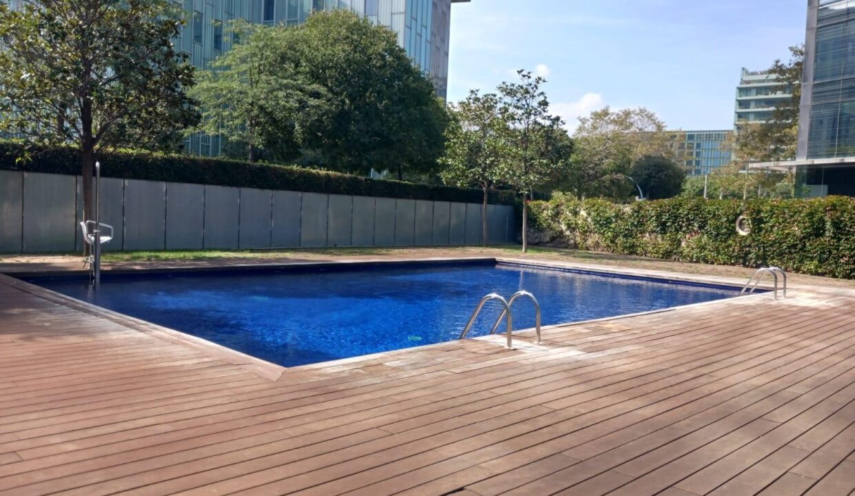 ¡Oportunidad en Poblenou con Gran Terraza Privada y piscina comunitaria!_5