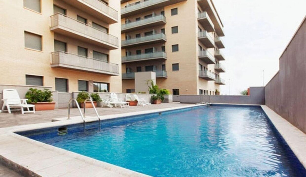 APARTAMENTO SEMINUEVO CON PISCINA Y PARKING_1