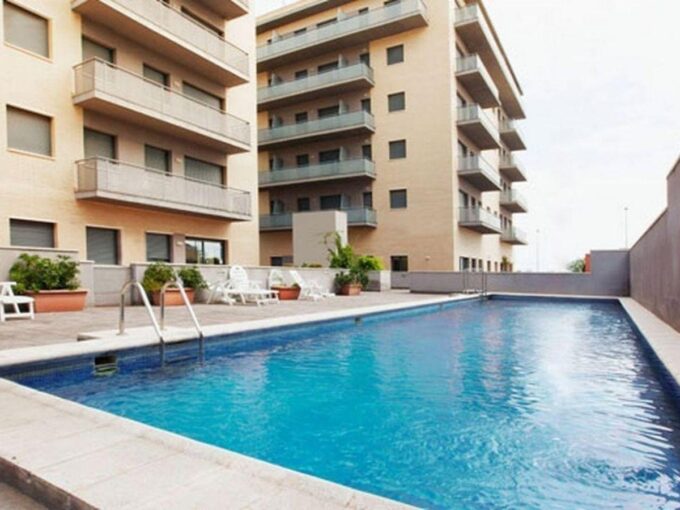 APARTAMENTO SEMINUEVO CON PISCINA Y PARKING_1