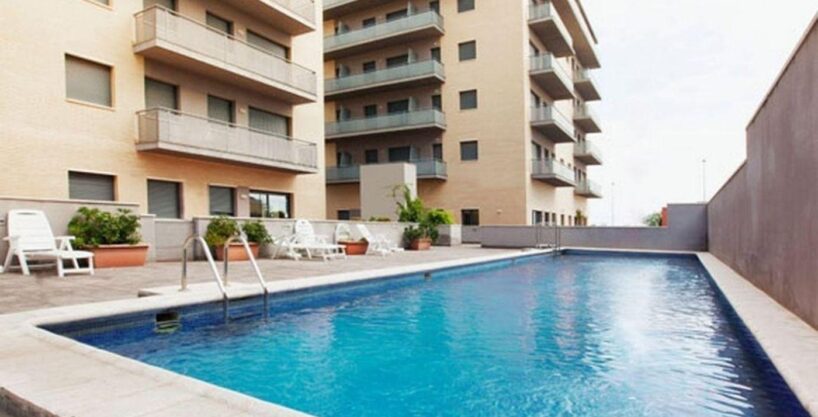 APARTAMENTO SEMINUEVO CON PISCINA Y PARKING_1