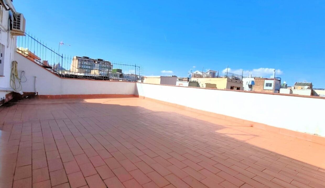 Ático con terraza privada de 60 m2 en el corazón Barcelona_2