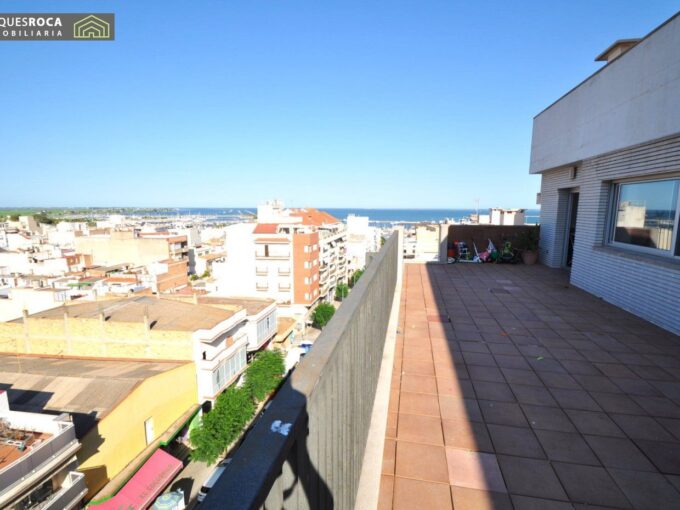 Ático de 3 habitaciones en el centro de l pueblo con 76m2 de terraza con vistas al mar_1