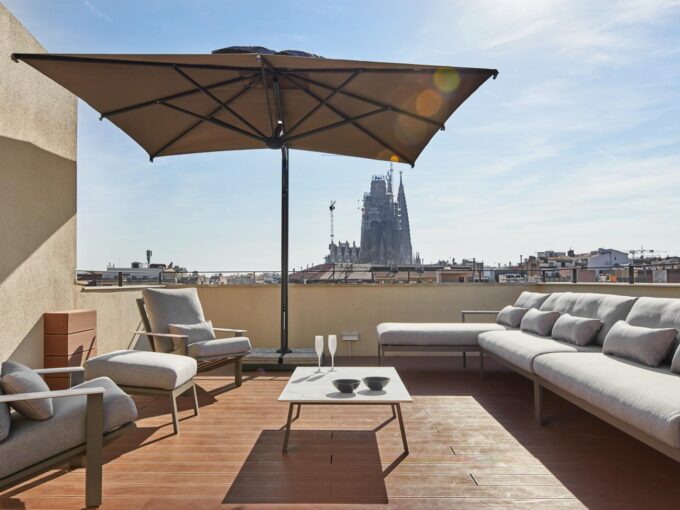 Ático de lujo con terraza y vistas exclusivas a la Sagrada Familia_1