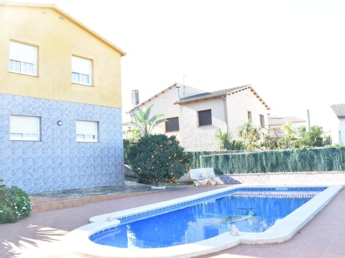 CASA CON PISCINA EN OASIS VENDRELL_1