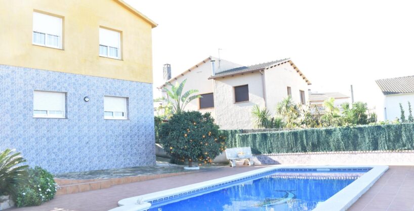 CASA CON PISCINA EN OASIS VENDRELL_1