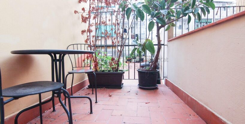 Estudio en Poble-Sec a reformar con terraza