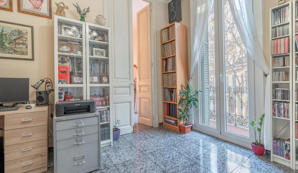 Extraordinario piso en venta en la confluencia de calle Valencia con Passeig Sant Joan ._4