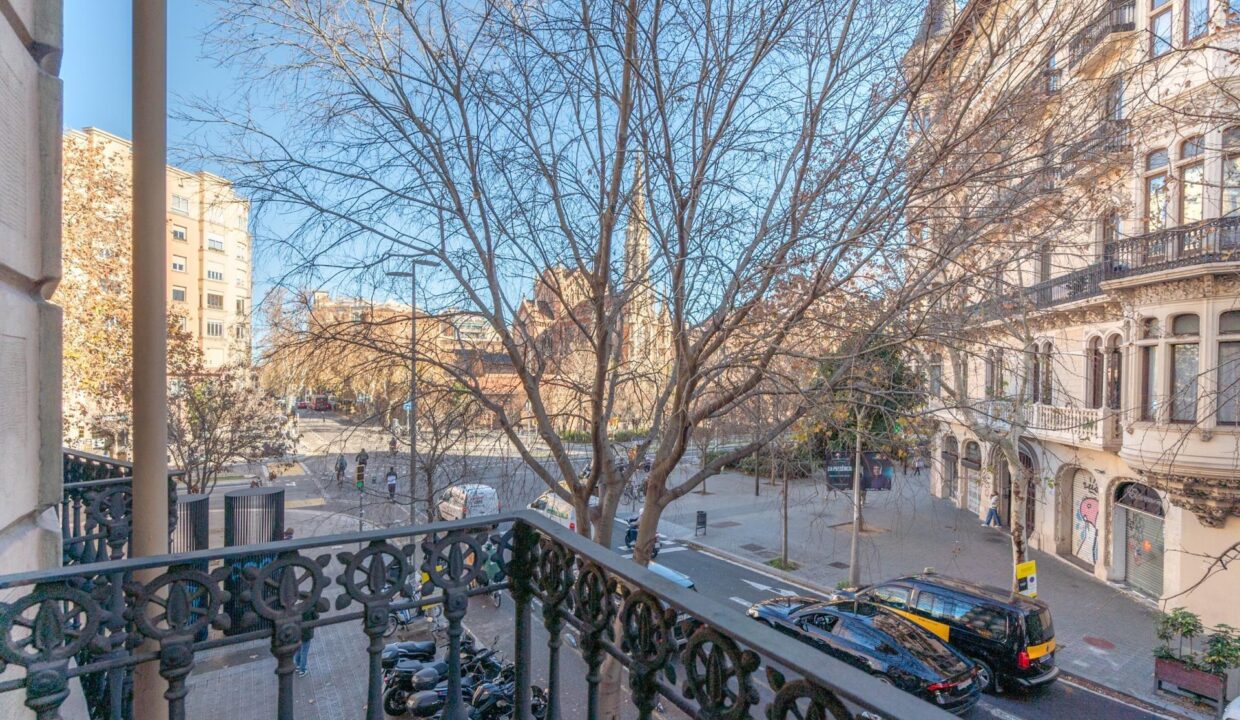 Extraordinario piso en venta en la confluencia de calle Valencia con Passeig Sant Joan ._5