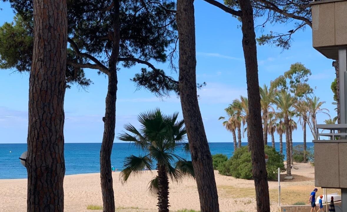 FANTÁSTICO PISO A PRIMERA LÍNEA DE PLAYA - CAMBRILS_1