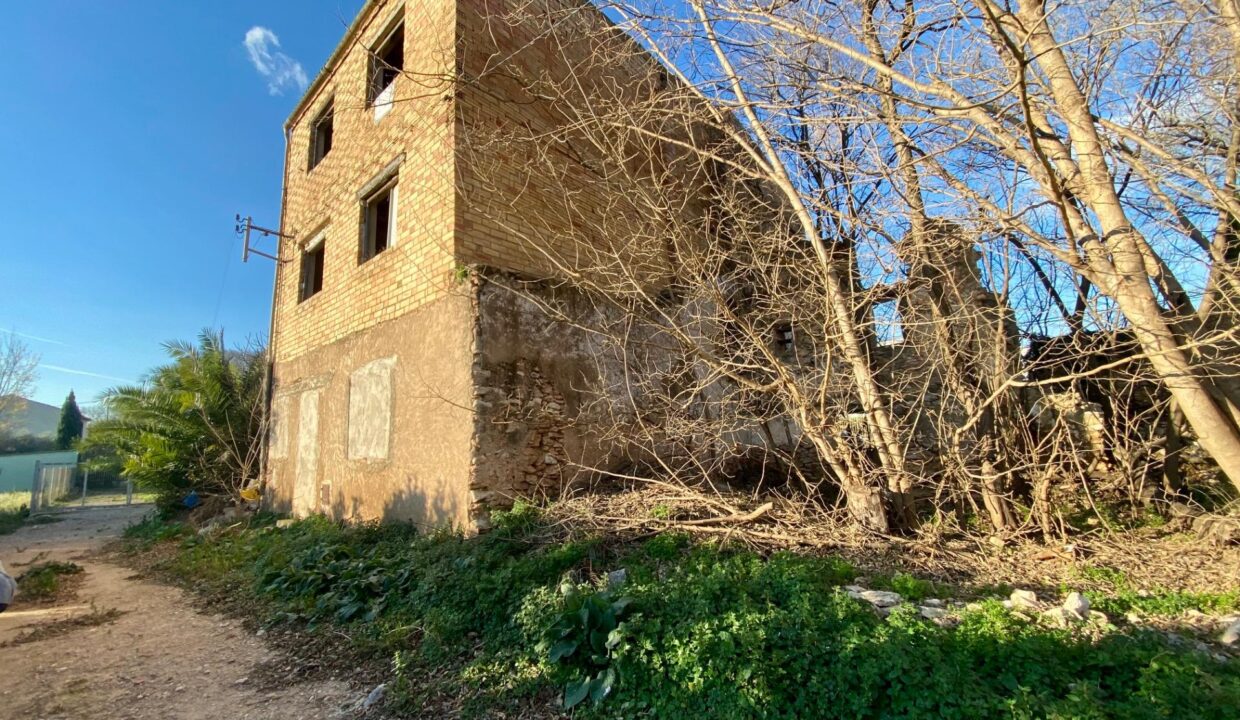 Masía de planta baja y dos pisos en el campo a 5 min del pueblo_1