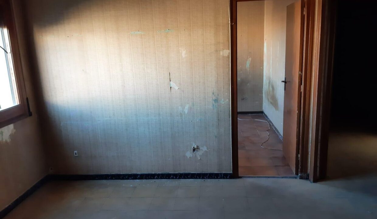 PISO A REFORMAR DE 46m² EN CALLE ESCULTOR LLIMONA_1