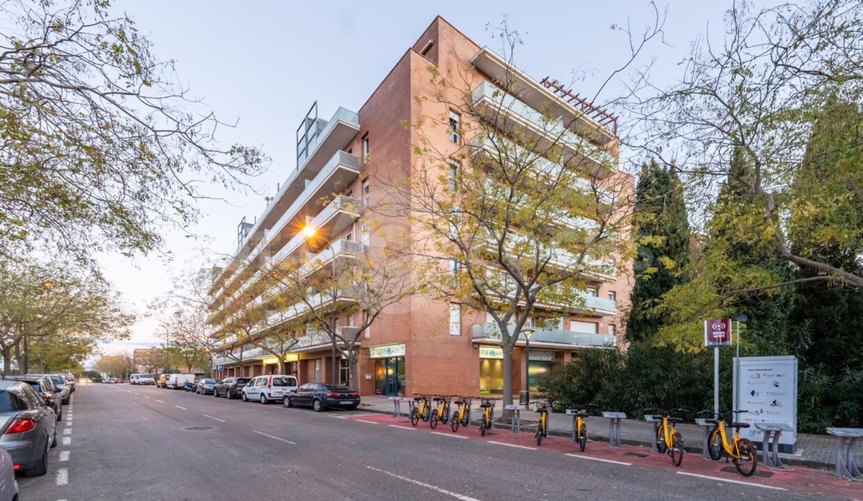 PISO DE CUATRO HABITACIONES CON PARKING INCLUIDO EN JARDINS DE REUS_1