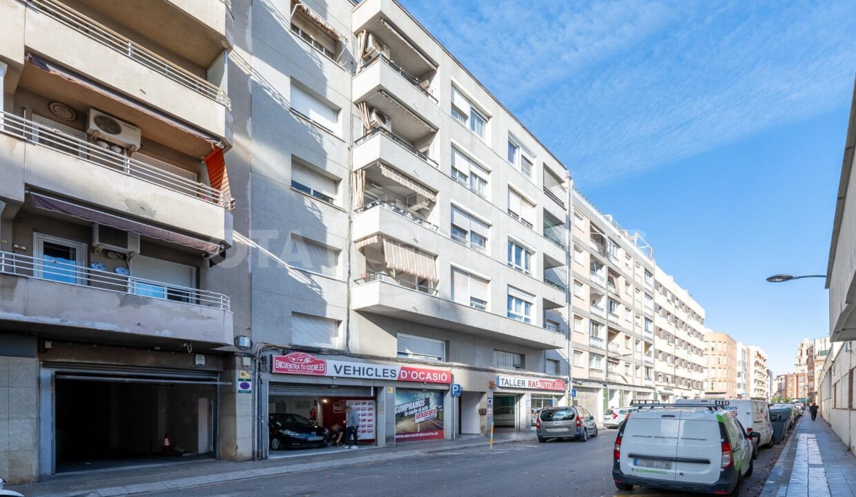 PISO SUPER LUMINOSO DE 3 HABITACIONES CON ASCENSOR EN ZONA CENTRO DE REUS_2