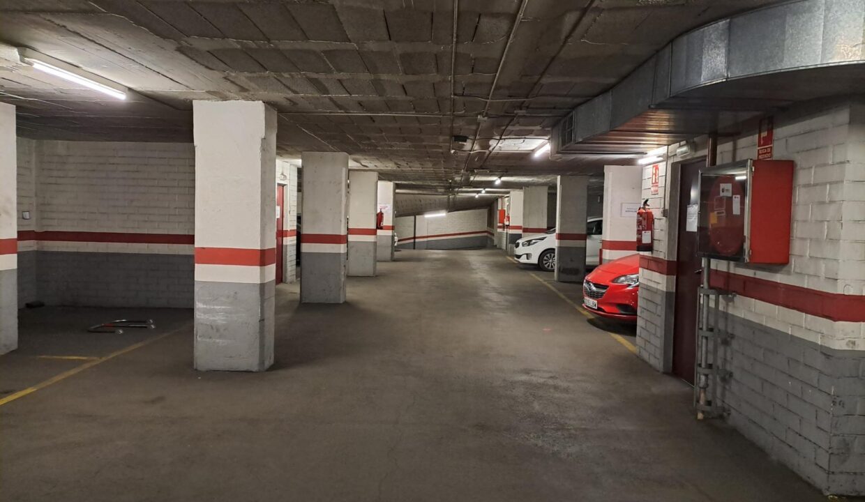 PLAZA DE PARKING EN VENTA EN BARCELONA ZONA LES CORTS_3