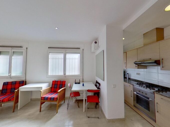 Piso de 70m² con terraza comunitaria accesible compartida sólo por dos vecinos_1