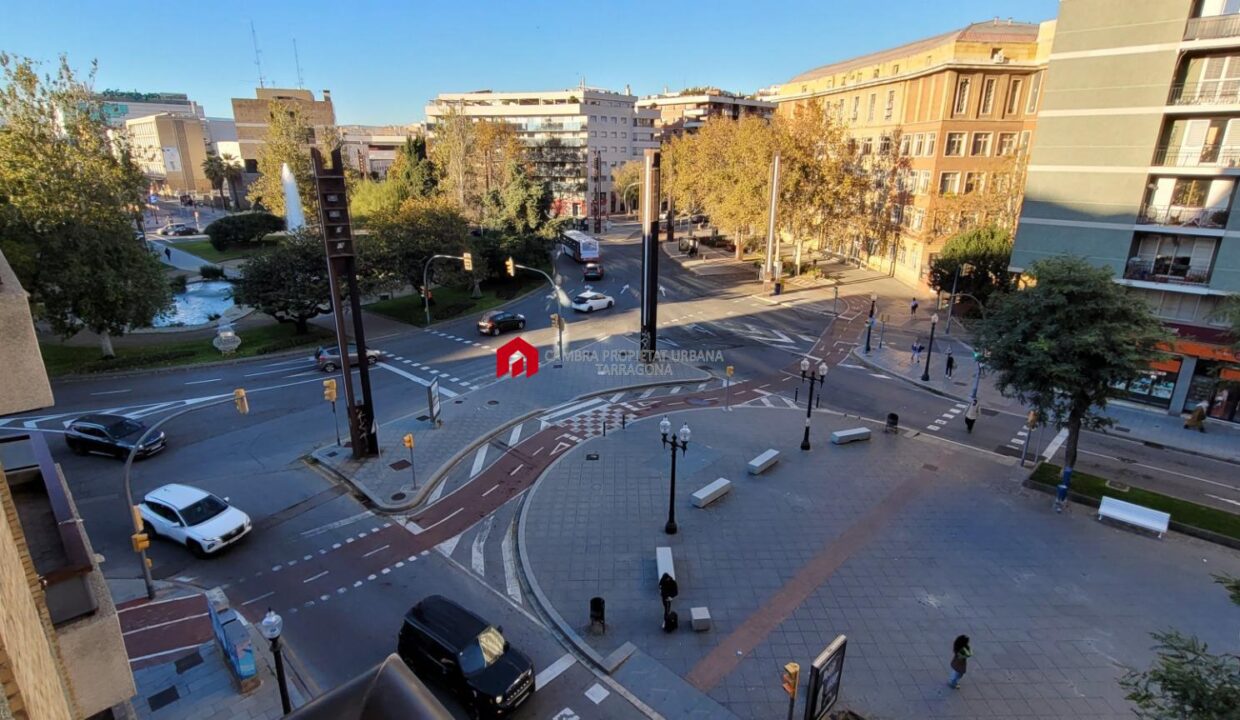 Piso  reformado de tres dormitorios sin amueblar en Rambla Nova._1