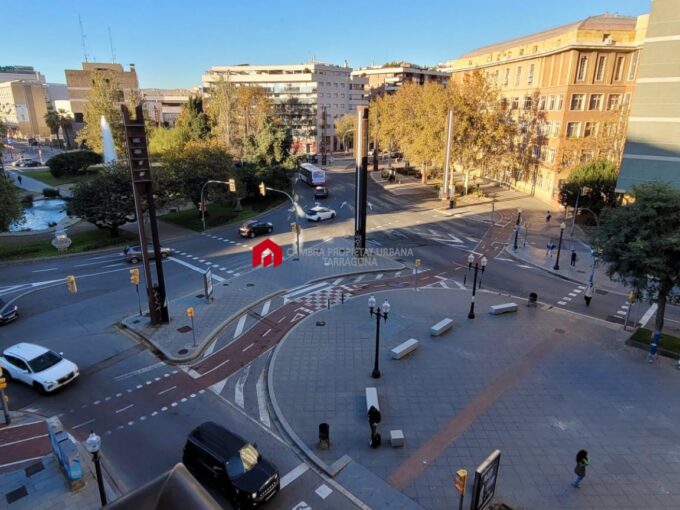 Piso  reformado de tres dormitorios sin amueblar en Rambla Nova._1