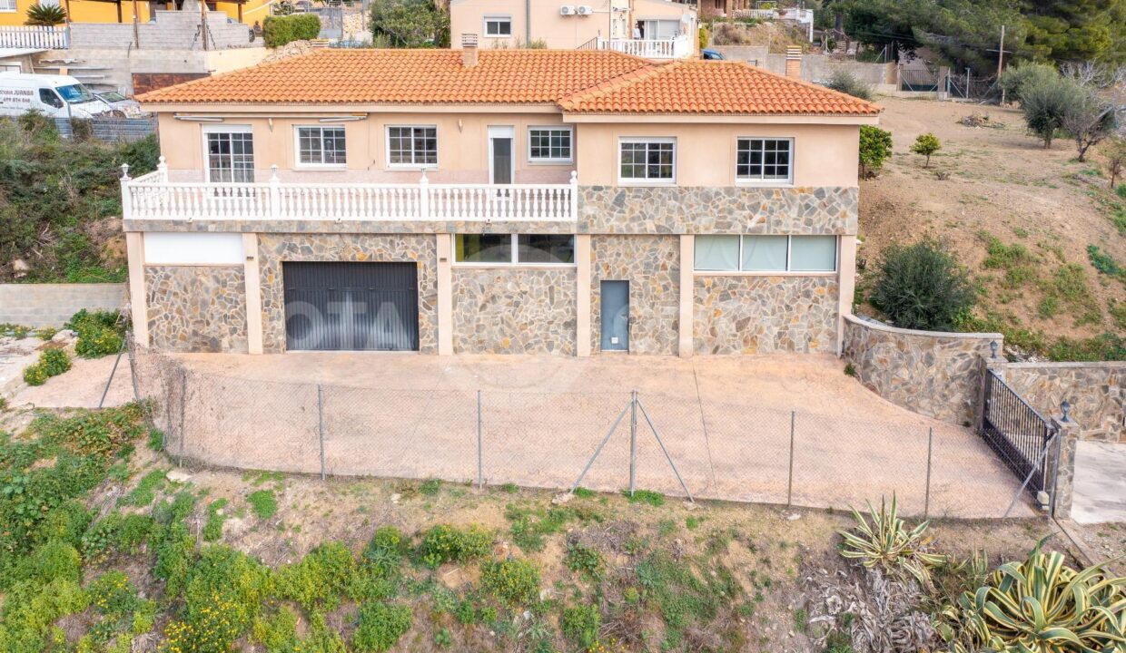 SE VENDE PRECIOSO CHALET INDIVIDUAL DE 5 HABITACIONES EN CASTELLVELL_2