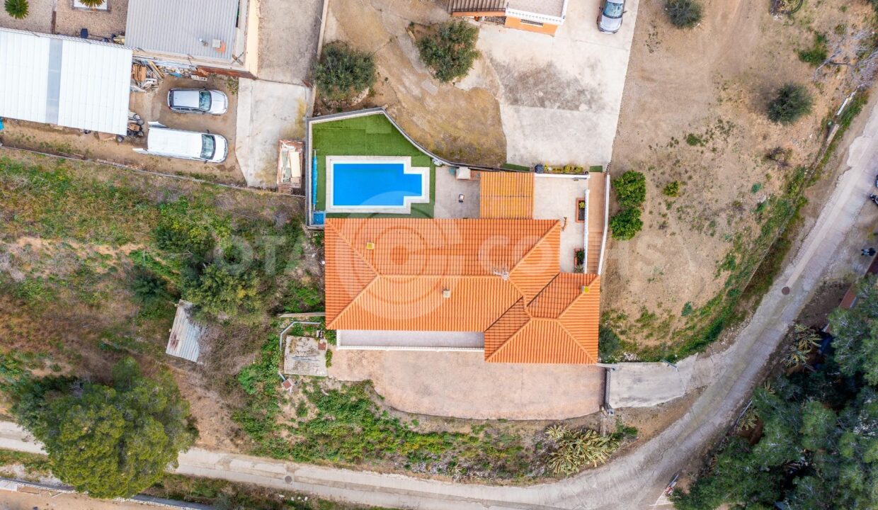 SE VENDE PRECIOSO CHALET INDIVIDUAL DE 5 HABITACIONES EN CASTELLVELL_3