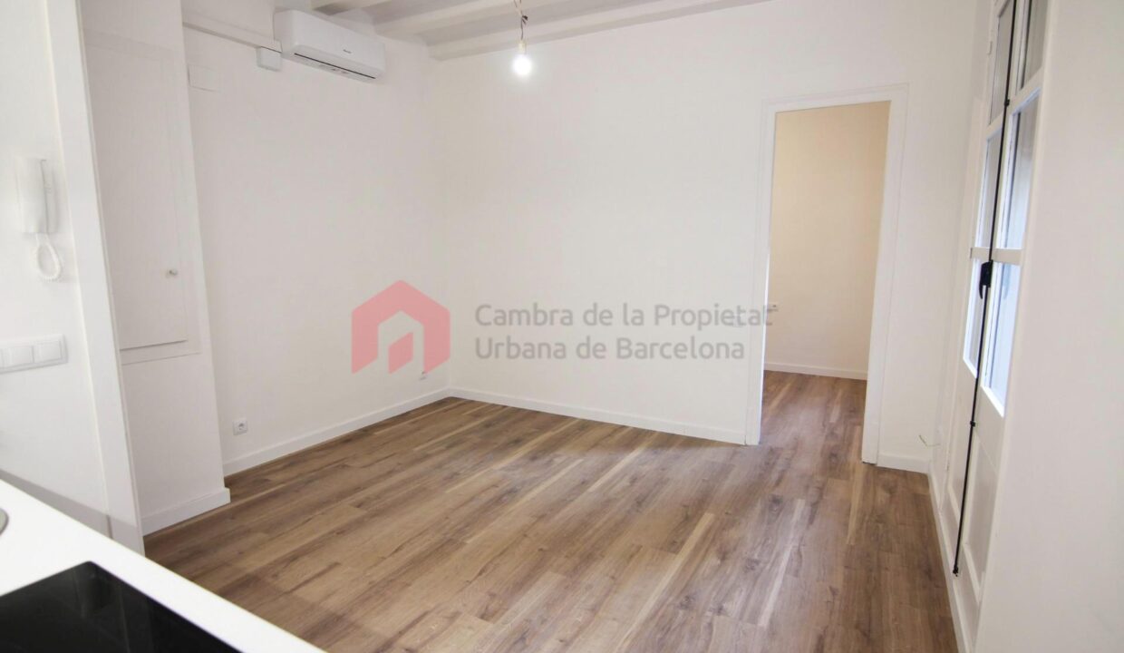 Vivienda de 33 m2 de 1 dormitorio independiente + salón reformado a estrenar junto mercado_4